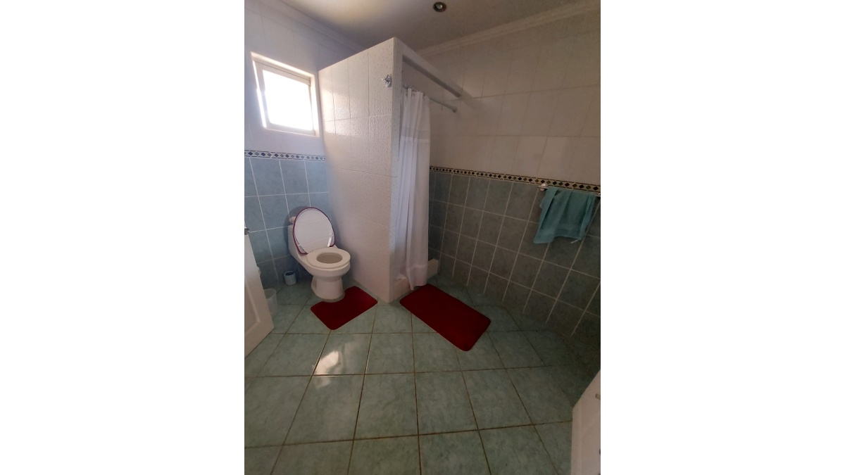 BAÑO 1 (SEGUNDO PISO)